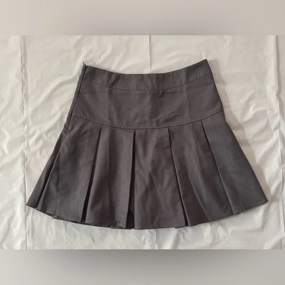Classic Gray Pleated Skirt - Picture 2 of 13